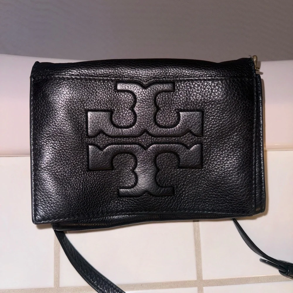 Tory Burch Black Pebbled Leather Logo Crossbody Bag Gold Hardware